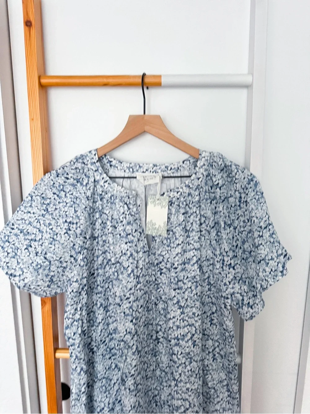 Tuckernuck Hyacinth House Davis Dress Blue Floral V- Neck NWT